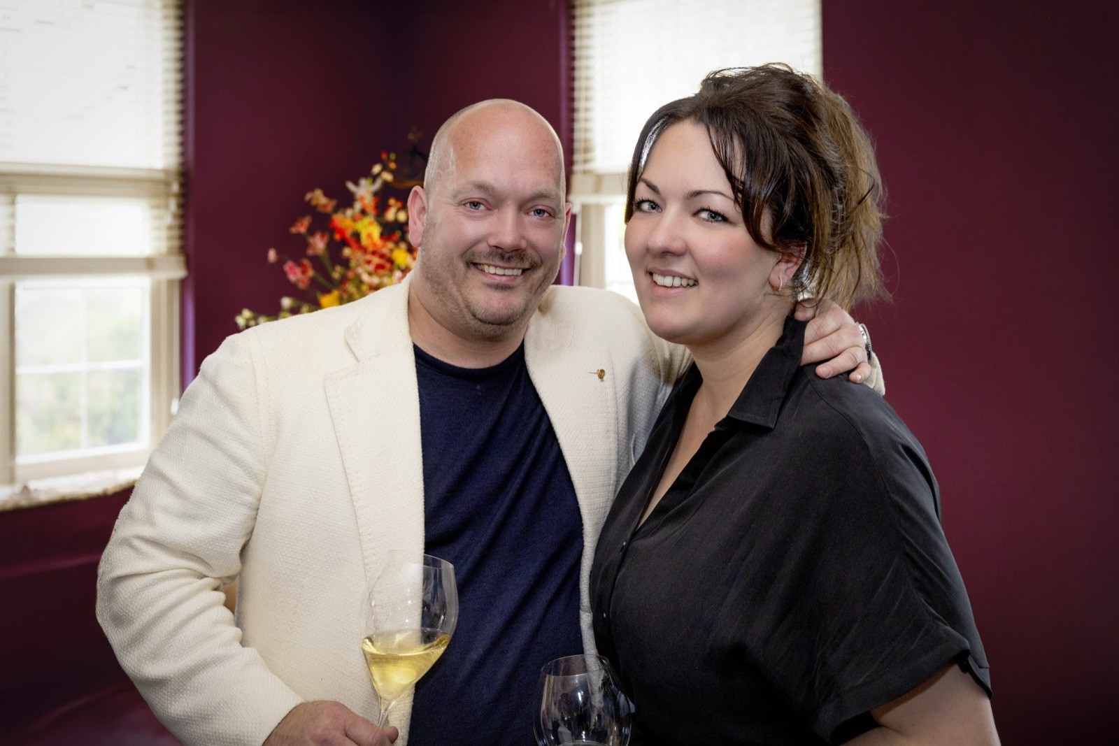 Jarno Eggen en Amanda Rixtum samen in het restaurant